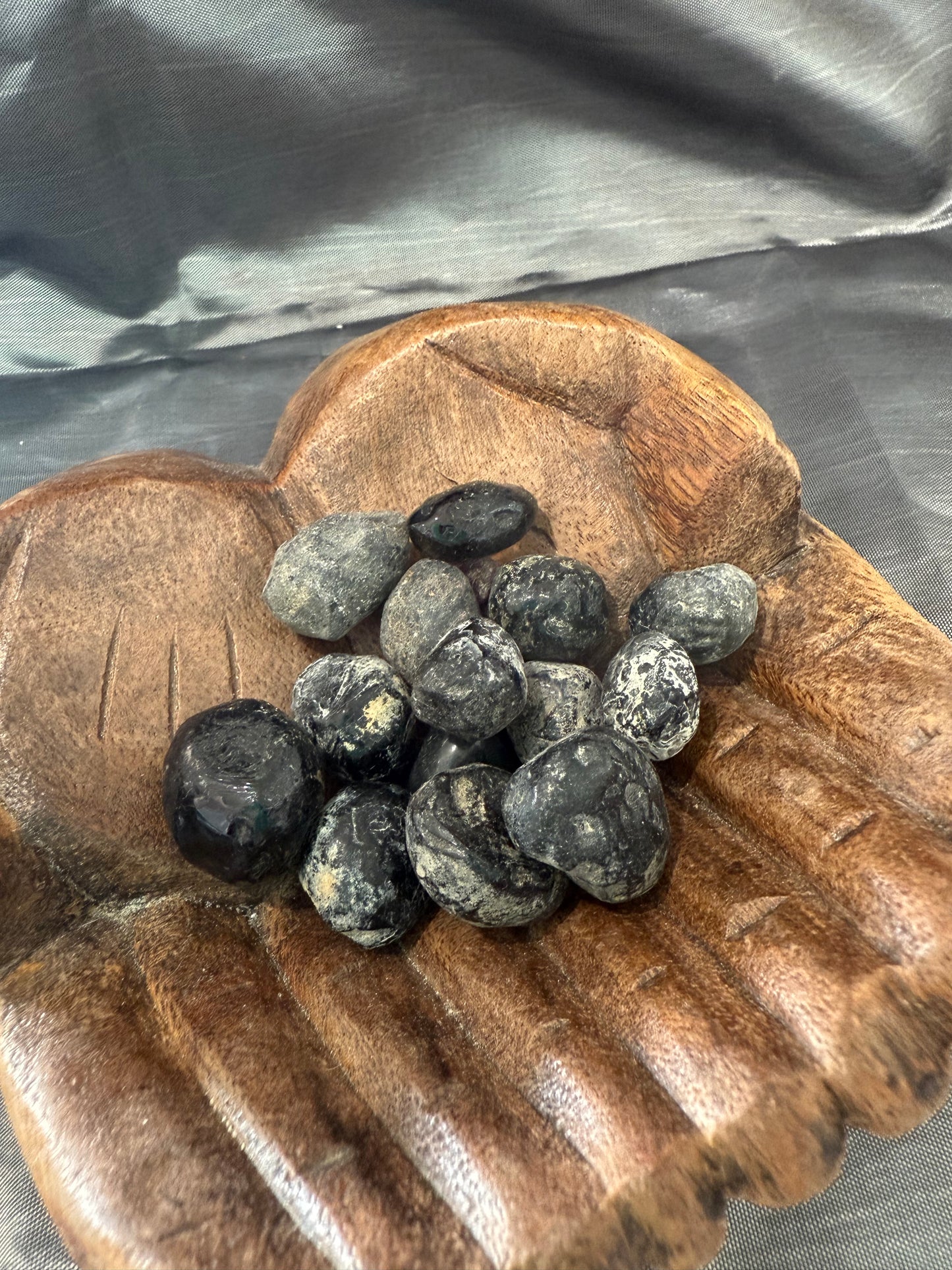 Apache tear (raw stone)