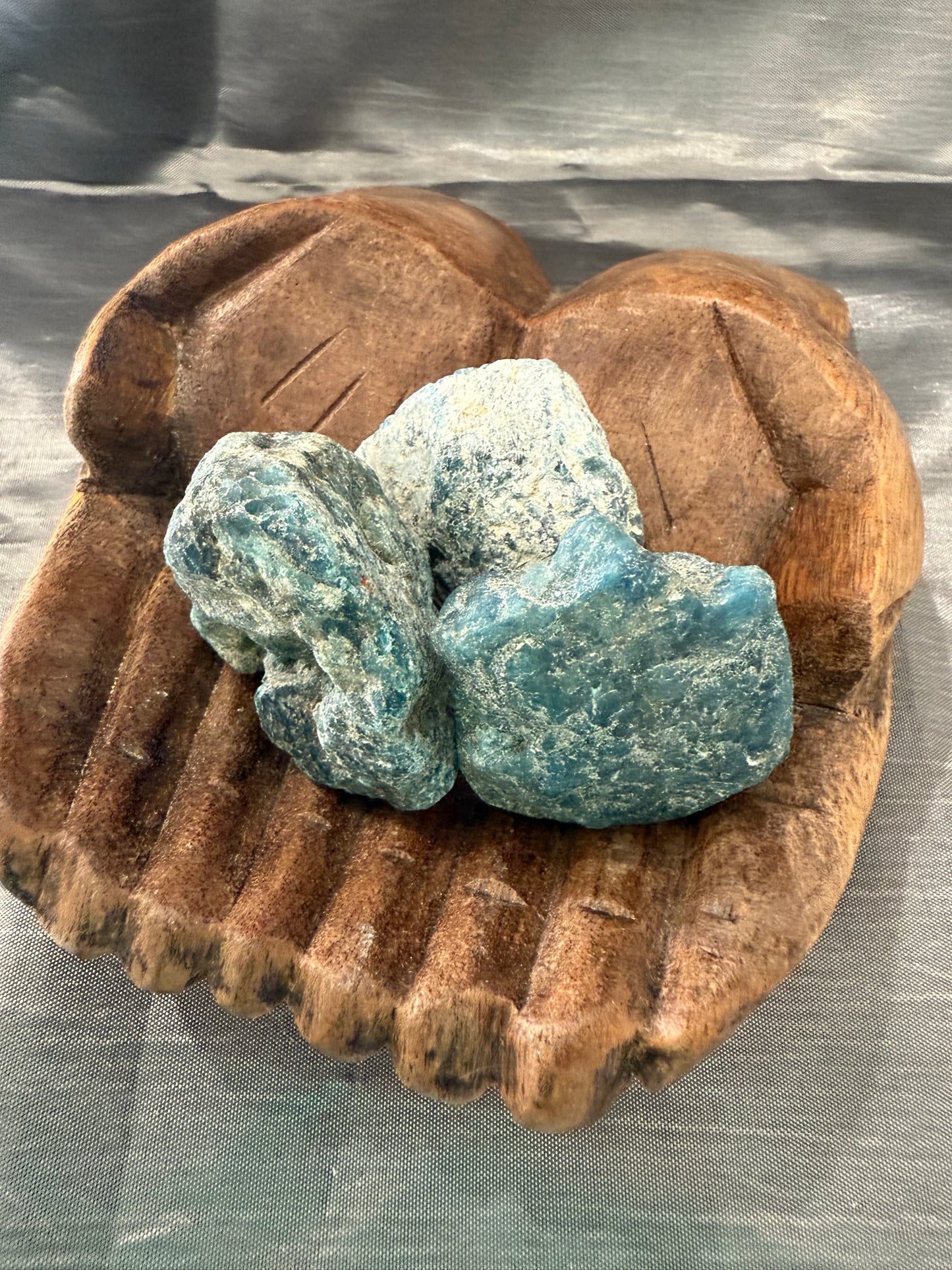 Apatite raw stone (B grade large)