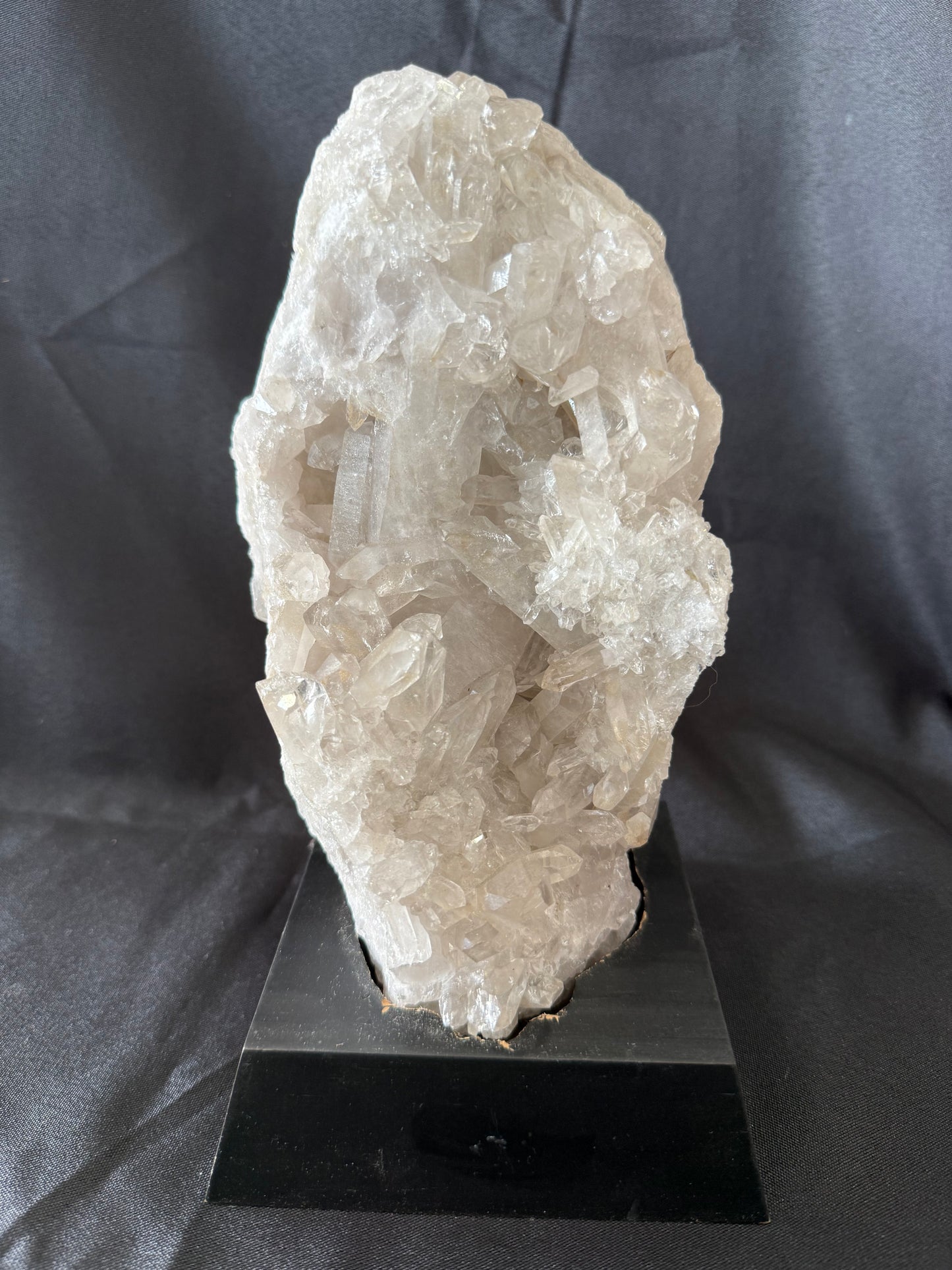 Quartz cluster on stand