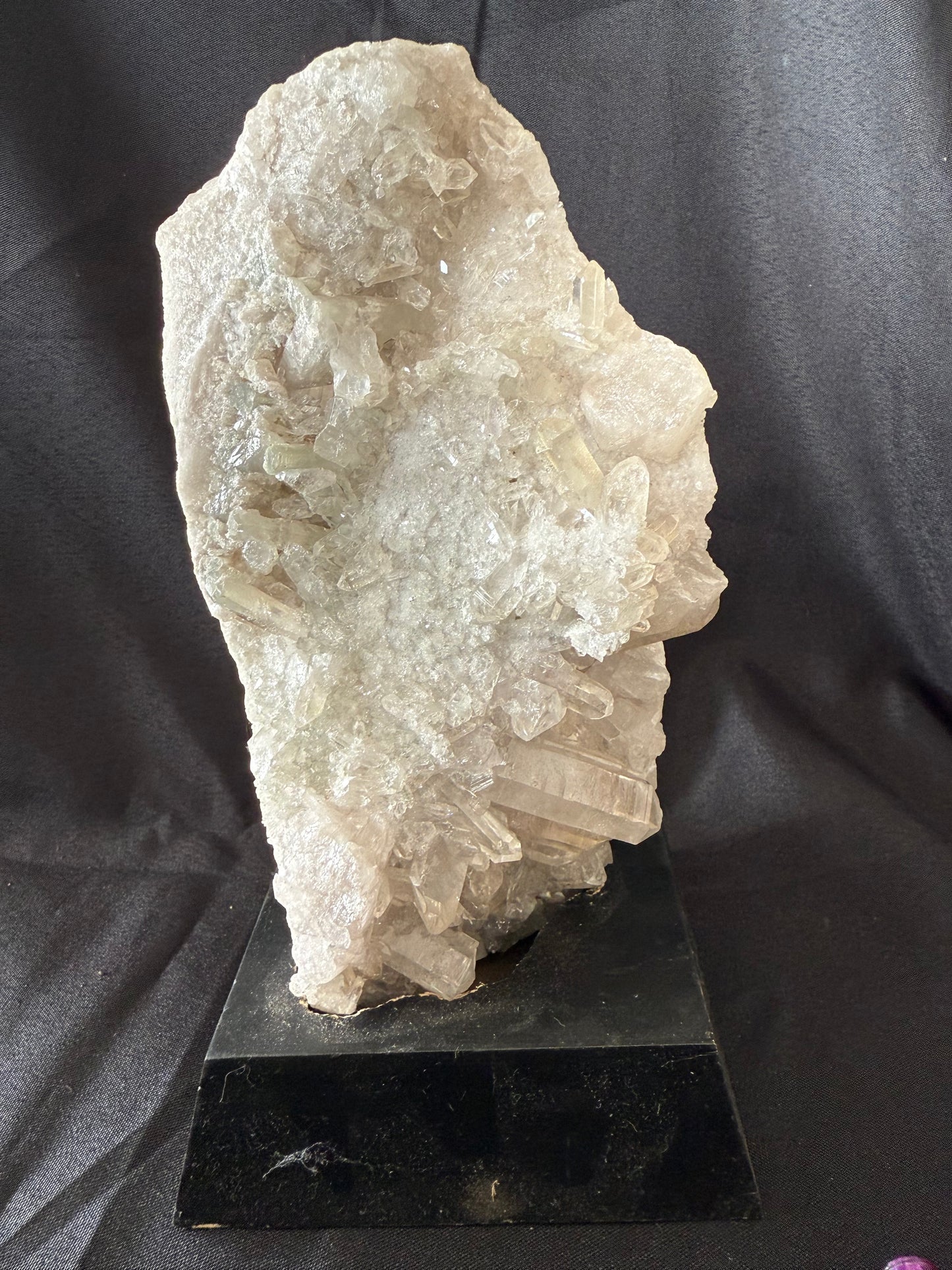 Quartz cluster on stand