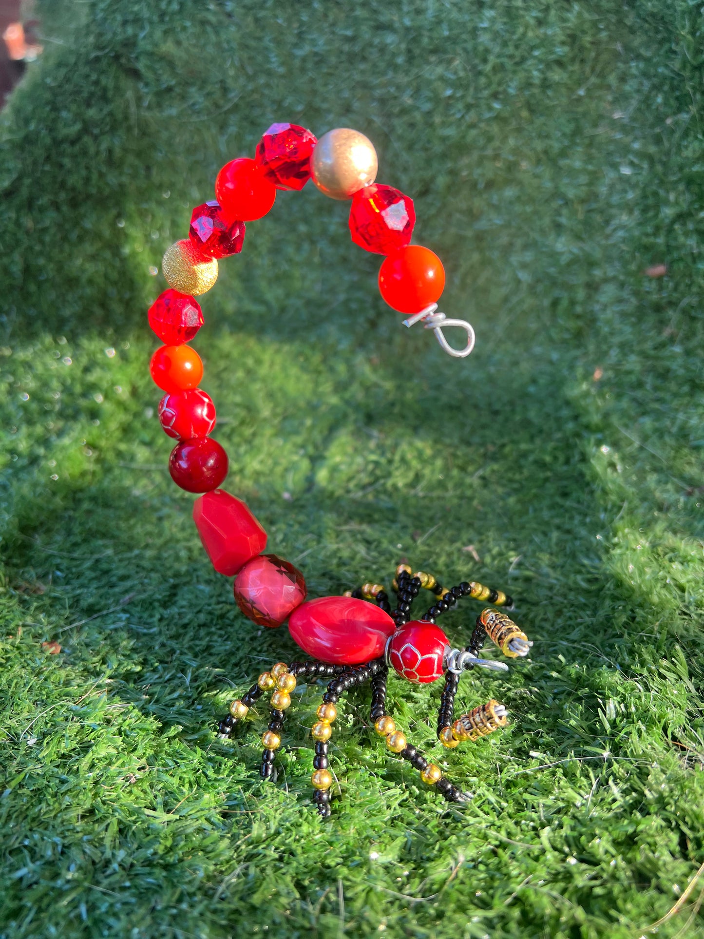 Beaded scorpion - red