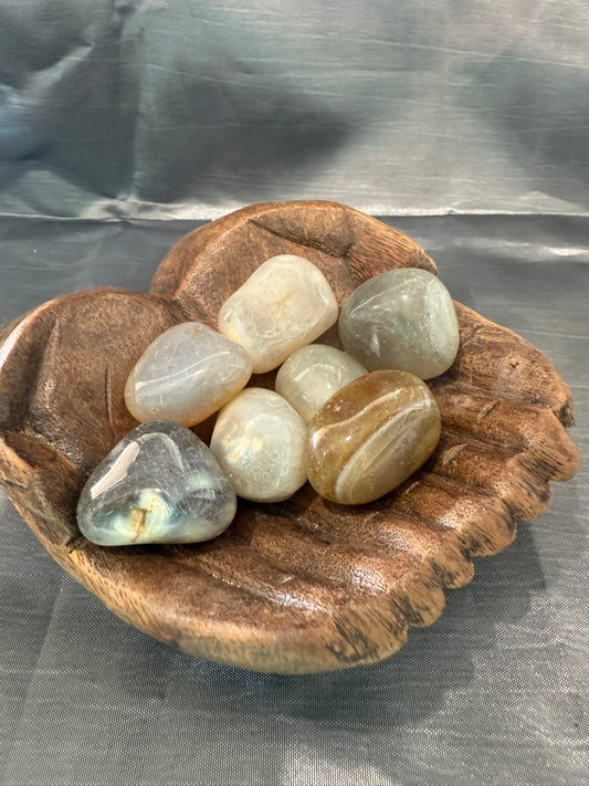 Agate tumbled stone
