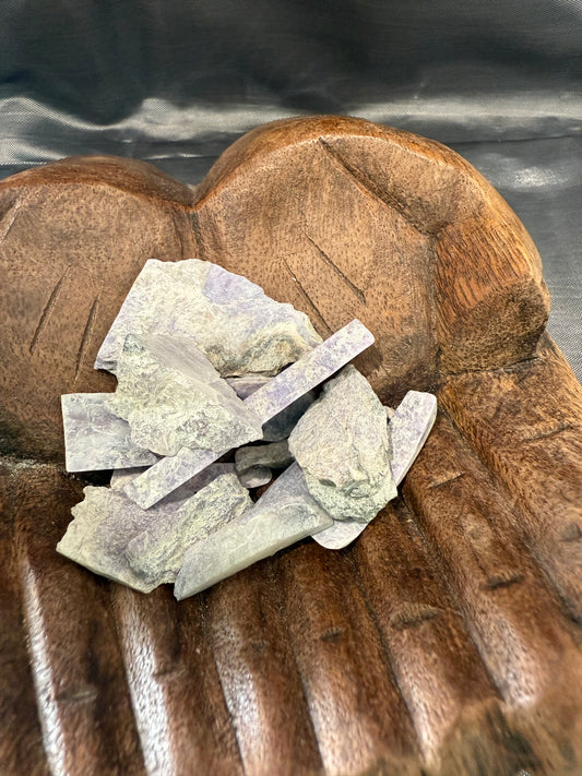 Kammererite raw stone