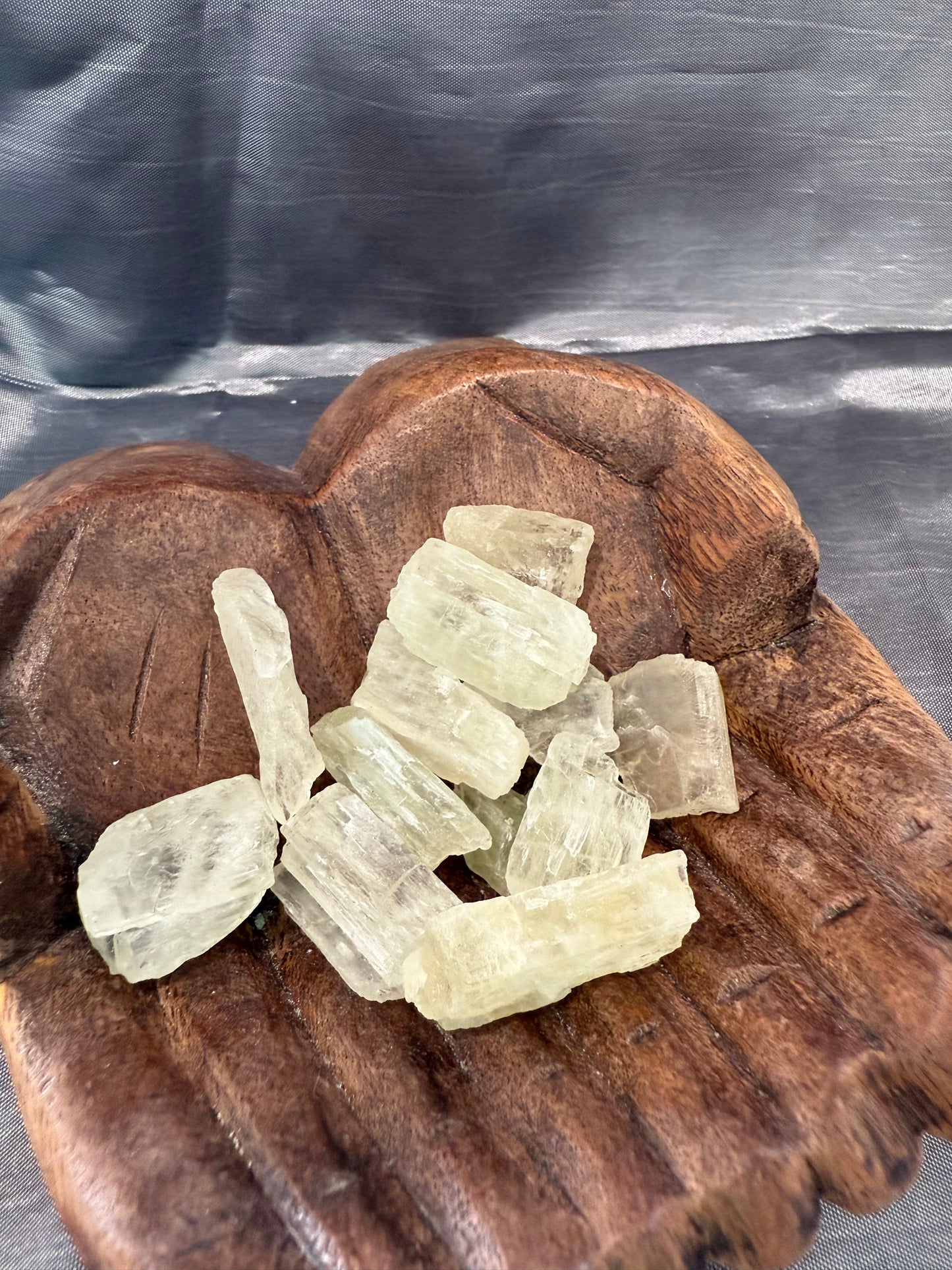 Hiddenite raw stone