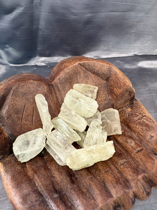 Hiddenite raw stone