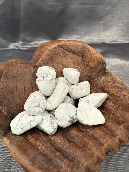 Howlite tumbled stone