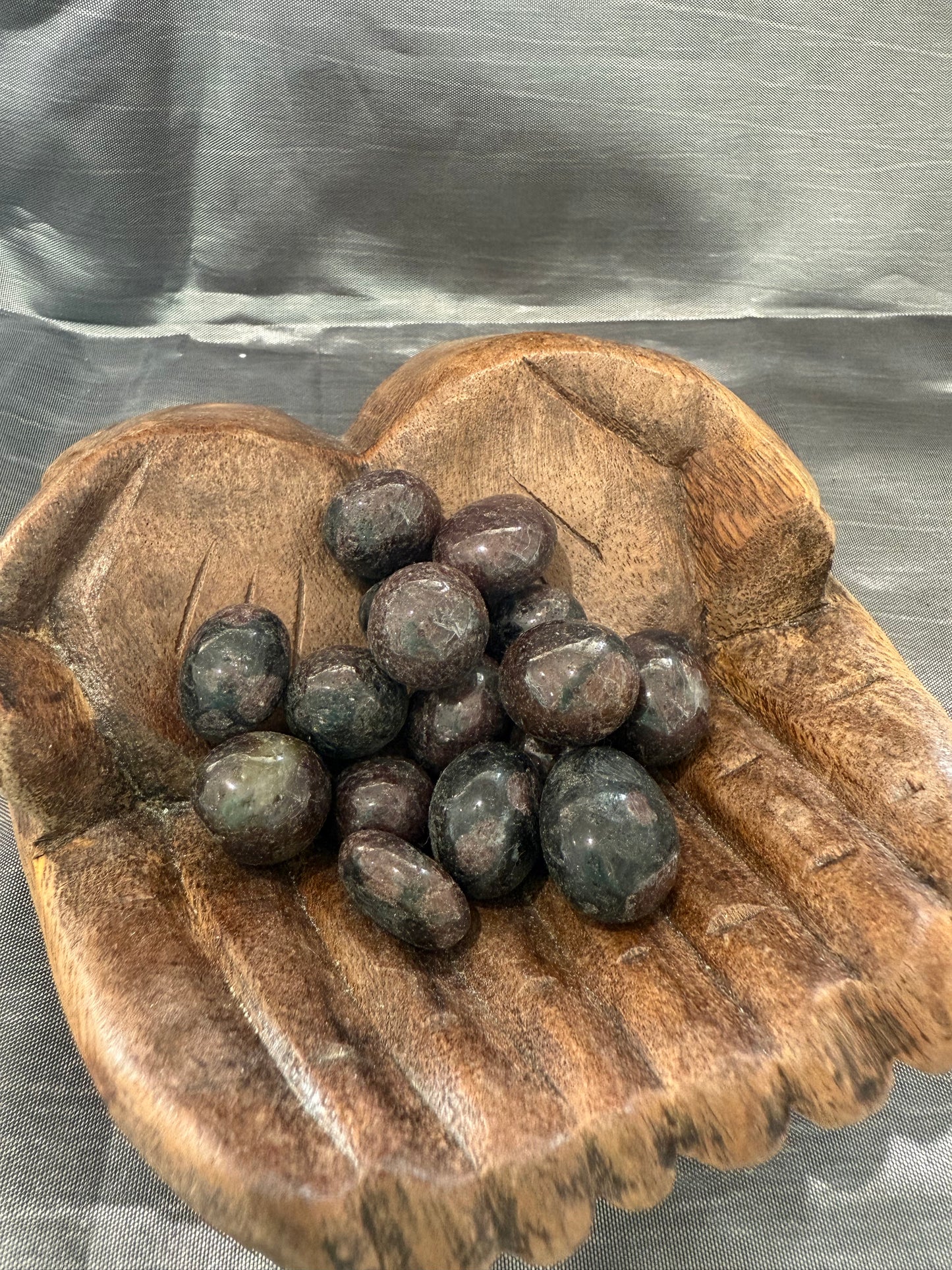 Garnet tumbled stone